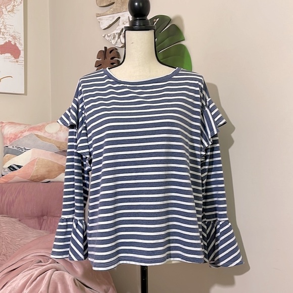 Sundry Striped Bell Sleeve Ruffle Shoulder Top in Navy & White Sz M - Picture 3 of 9